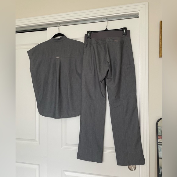 SOLD Figs SET graphite Rafaela XXS top/ Kade XS bottoms - Picture 4 of 6